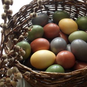 Как и чем покрасить пасхальные яйца Мраморные яйца на пасху с йодом